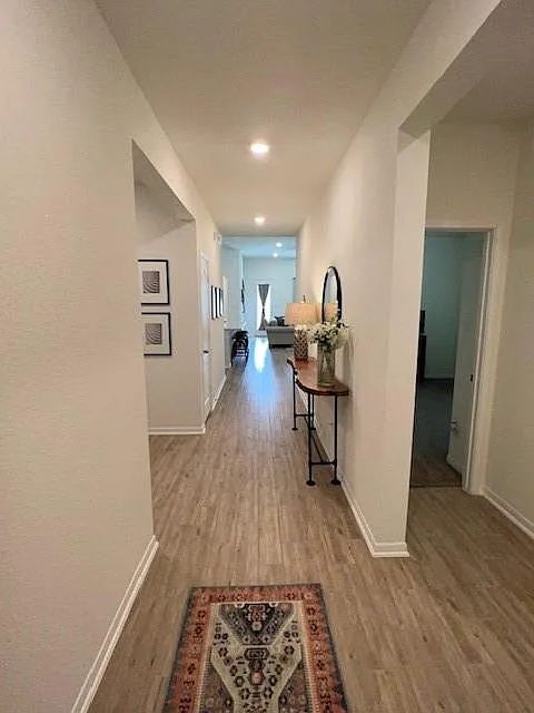 3 bed, 2.0 bath, 1951 sqft, $2,200 — Photo 2