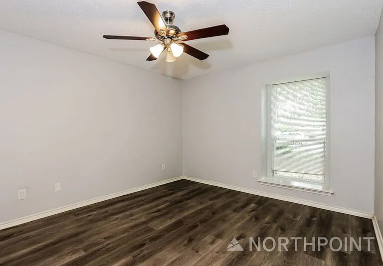 422 Ash Ln — Photo 10