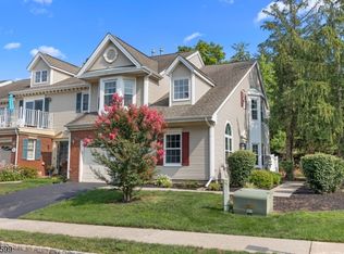 2 Sapphire Ln, Franklin Park, NJ 08823