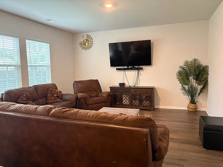 1164 Mossy Rock Dr — Photo 8