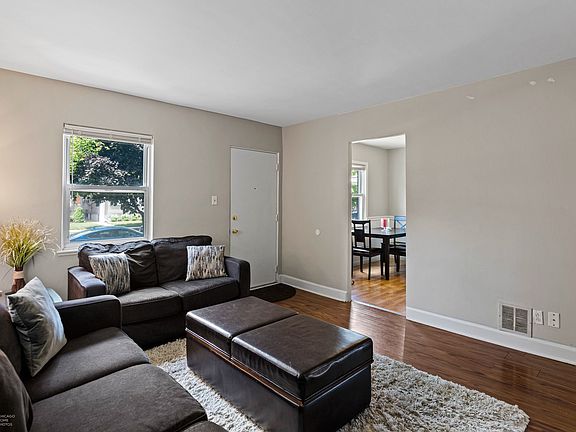 4th image of 4023 N Oketo Ave