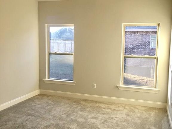 5th image of 202 Carriage Way