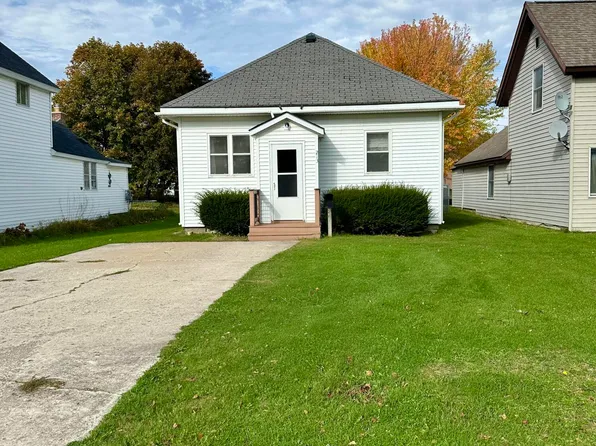 213 E Truman St, Newberry, MI 49868