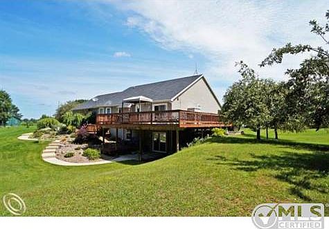 Fabulous Deck & Walkout