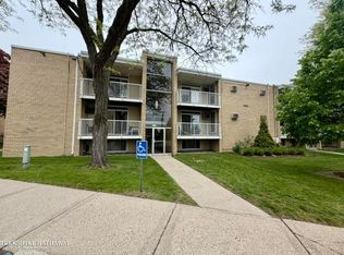 4921 Crooks Rd, Royal Oak, MI 48073