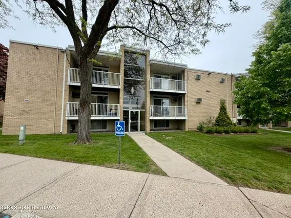 4921 Crooks Rd, Royal Oak, MI 48073