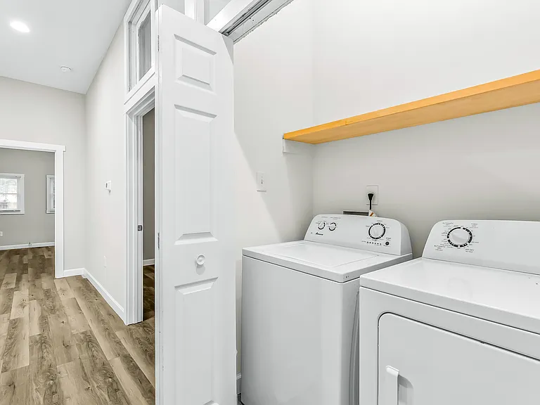 1112 E Spring St #1 — Photo 23