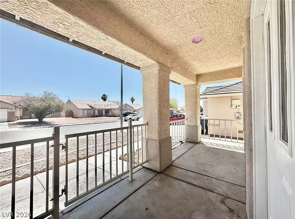 4 bed, 3.0 bath, 2578 sqft, $2,595 — Photo 2