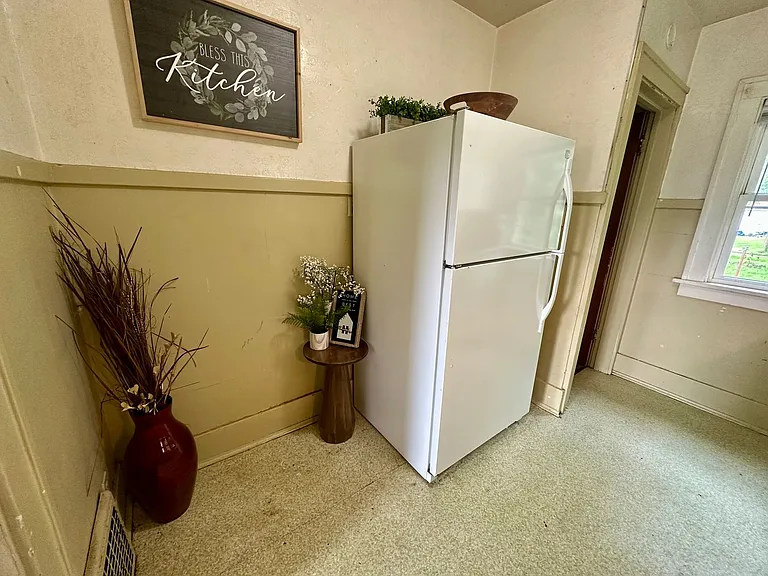 652 Conger St — Photo 2