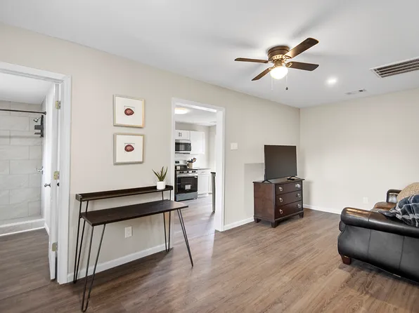 405 Maple St #B, Conway, AR 72032