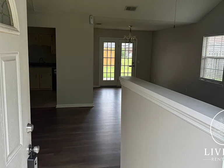 800 Wallace Martin Dr — Photo 5