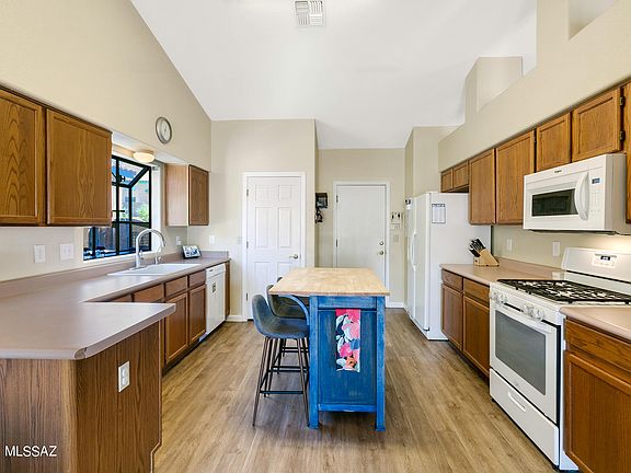 3rd image of 417 N Sedge Ln