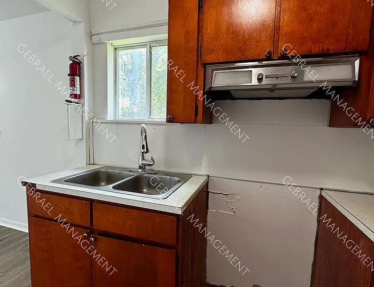 2310 Thom St — Photo 2