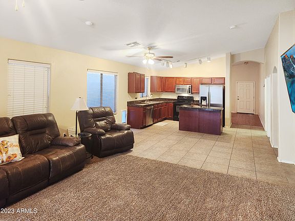 4th image of 45720 W DIRK Street