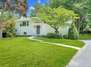 10 Donohue Dr, Norwalk, CT 06851