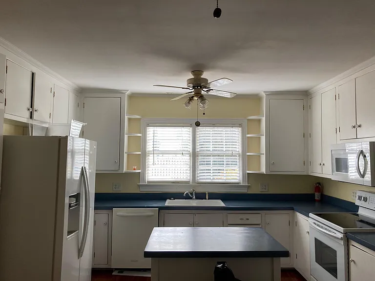 Large Eat in Kitchen