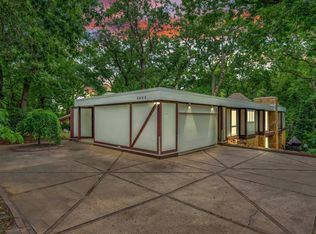 2832 SW Macvicar Ave, Topeka, KS 66611