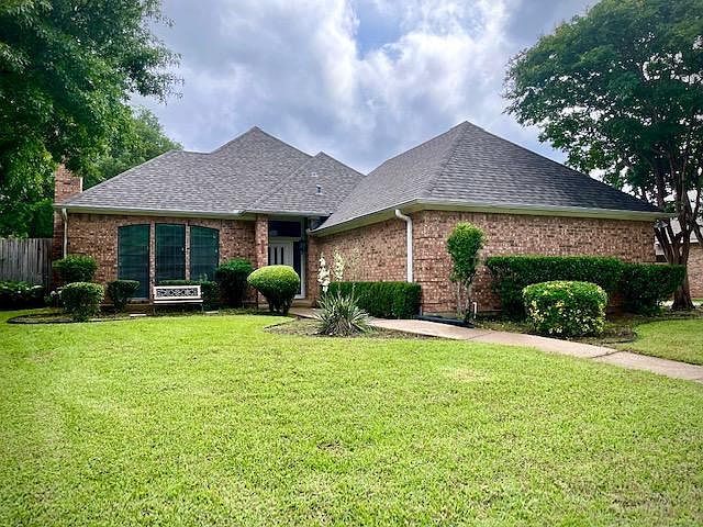 1st image of 614 Meadowcrest Dr