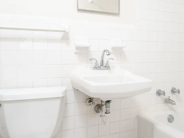 Highcroft Manor Apartments Located in Wayzata, MN — Photo 12