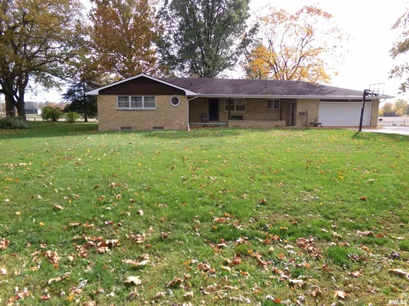398 E Vine St, Farmington, IL 61531