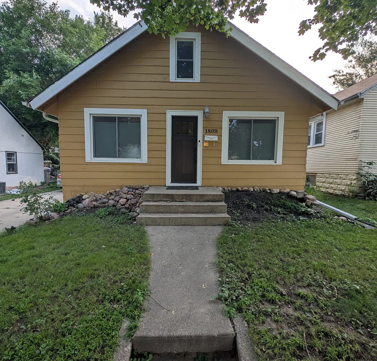1809 S Summit Ave — Photo 1