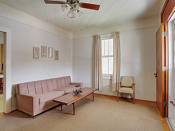 3rd image of 526 Avenue B