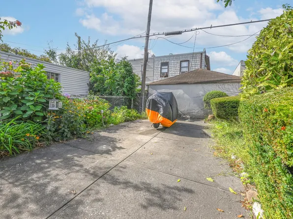 954 81st Street image 4 of 20