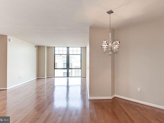 4th image of 1021 N Garfield St APT 636