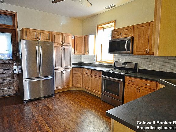 5th image of 1425 N Washtenaw Ave APT 2