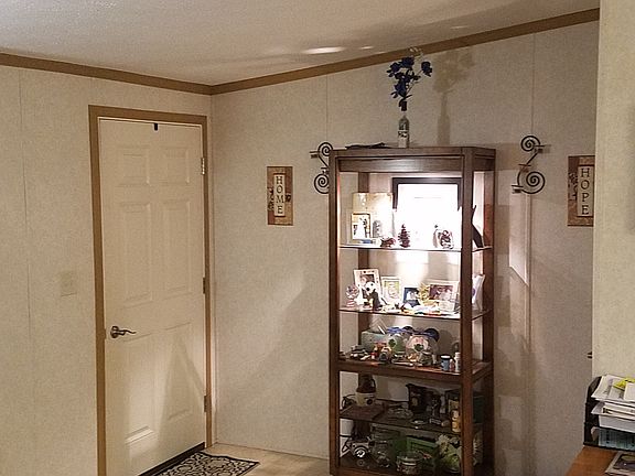 4th image of 507 Silver Maples Dr