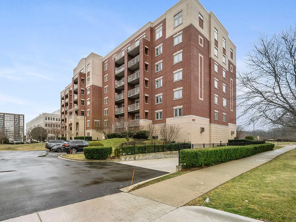 8747 W Bryn Mawr Ave #504