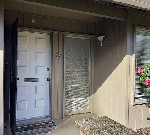 3rd image of 27 Woodgreen Street