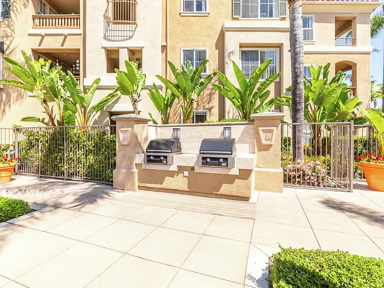 Santa Clara Apartment Homes — Photo 8