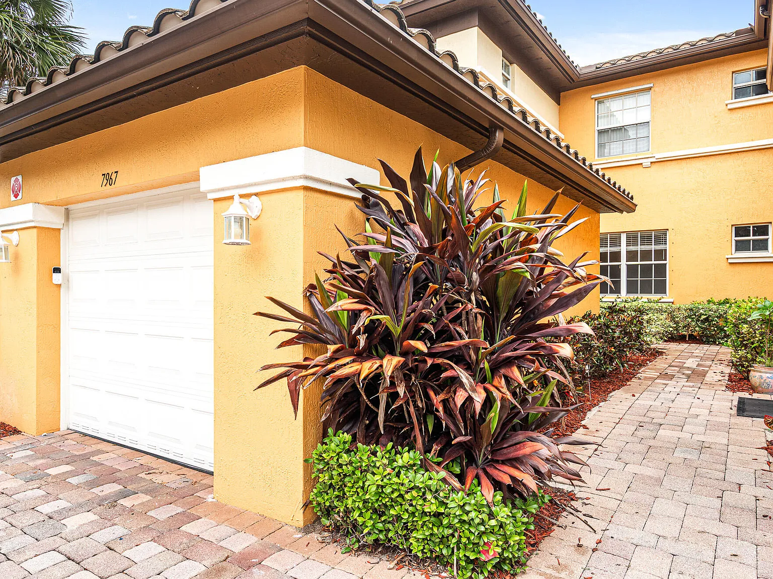 3 bed, 2.0 bath, 1401 sqft, $3,700 — Photo 1