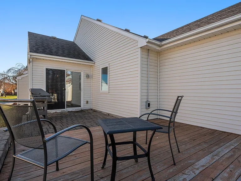 2718 Sassafras Cv — Photo 12