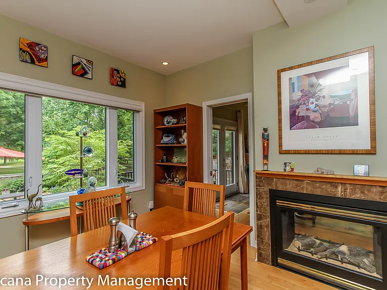 437 Riverdale Ave — Photo 13