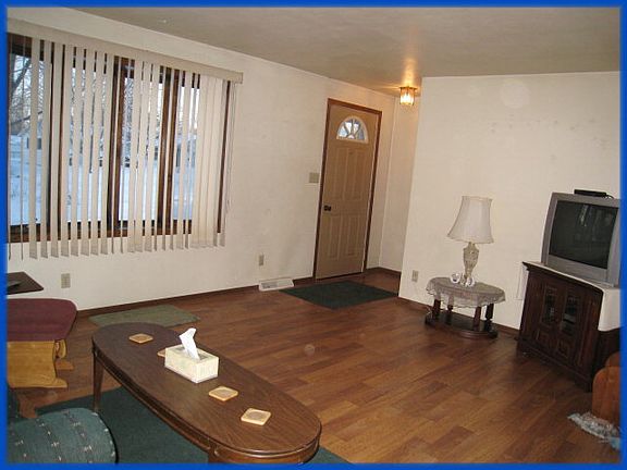 3rd image of 220 N 15th Dr