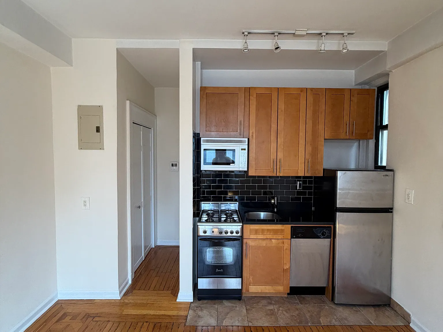 350 West 55th Street — Photo 2