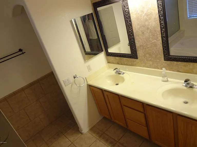 1341 W Bartlett Way — Photo 11