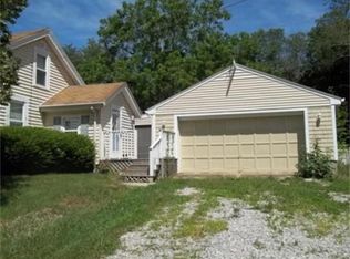 1464 Crandall Rd, Tiverton, RI 02878