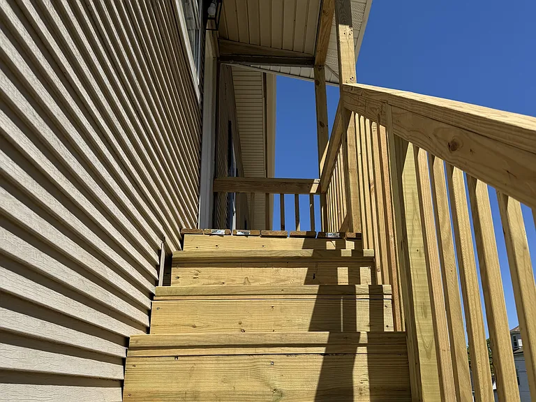517 Bentley Ave — Photo 3