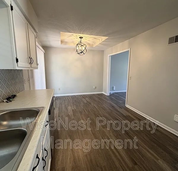 1820 E Cherokee Ln — Photo 8