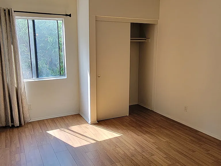 1002 N Sanborn Ave #205 — Photo 7