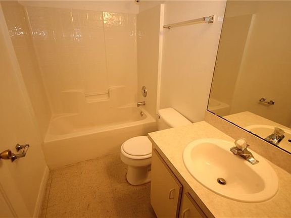 5th image of 552 Imperial Pl #552