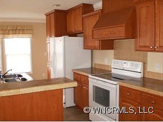 3rd image of 98 Freeman Place Trl