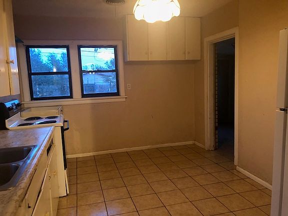 4th image of 3801 S Polk St