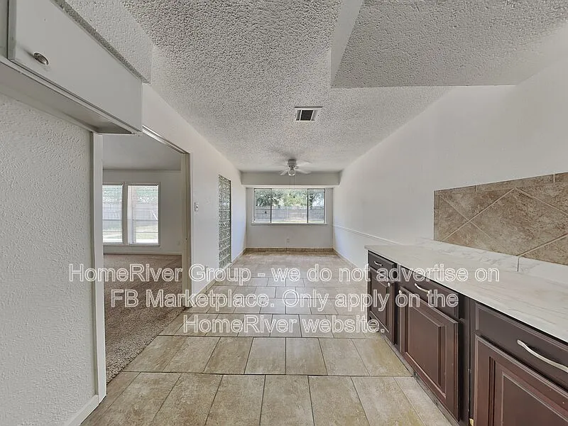 3 bed, 2.0 bath, 1614 sqft, $1,950 — Photo 4