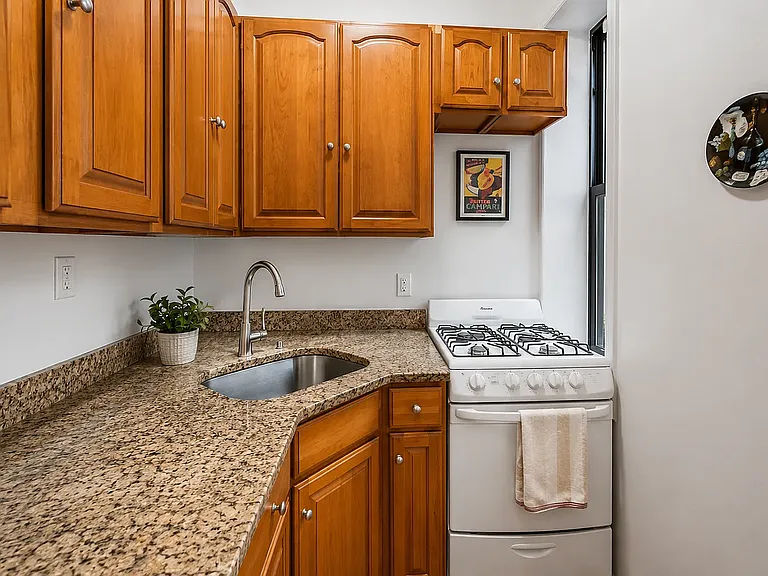 680 Washington Ave #1 — Photo 3