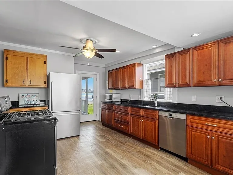 36 Sunset Ave — Photo 19