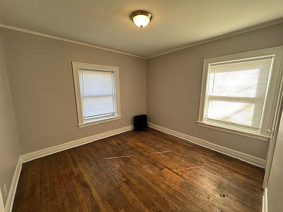 4th image of 1021 W Columbus Dr